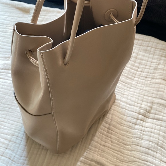 NWT Oak + Fort Beige Cream Tote Bag - Picture 3 of 4